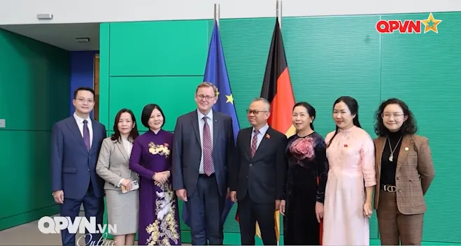 Bản tin tiếng Anh 15h ngày 19/10/2025