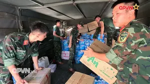 Những chuyến xe cứu trợ đến với bà con