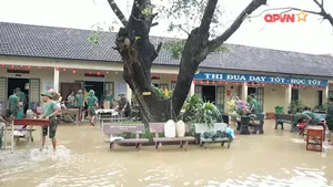 Dốc sức giúp đỡ đồng bào vùng lũ