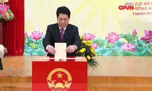 Chủ tịch nước bầu cử tại điểm bỏ phiếu Tổng cục Chính trị