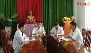 Lặng thầm chữa bệnh, cứu người