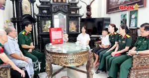 Bố vẫn ở đây
