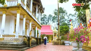Bên dòng Cửu Long - Số 41: Dưới mái chùa Khmer