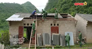 Xây thành lũy lòng dân