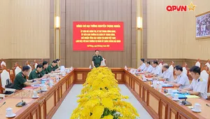 Càng khó khăn, gian khổ, càng nỗ lực, giữ vững niềm tin