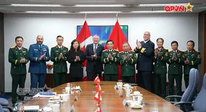 Đại tướng Phan Văn Giang  hội đàm với Bộ trưởng Bộ Quốc phòng Canada