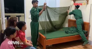 Bộ đội khẩn trương hỗ trợ nhân dân vùng lũ