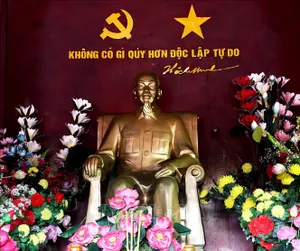 Giới thiệu ca khúc "Hình Bác giữa Trường Sa"