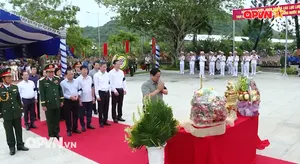 Sống vì Tổ quốc, thác hóa anh hùng