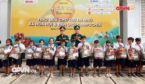 Trăng sáng vùng biên