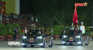 Phất cao cờ hồng tháng Tám