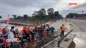 Vận hành lại phà quân sự ở khu vực Phong Châu