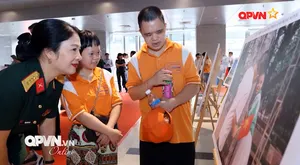 Triển lãm ảnh "Theo ánh bình minh"