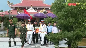 Niềm vui ngày đoàn tụ