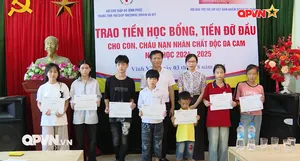 Những bàn tay thầm lặng