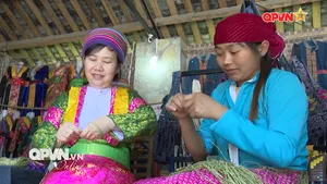 Lửa sáng trên cao nguyên đá