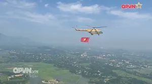 Các biên đội bay luyện tập trình diễn qua Quảng trường Ba Đình