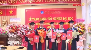 Trao "cần câu" cho nhân dân nước bạn