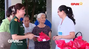 Khoác áo lính, mang áo dân