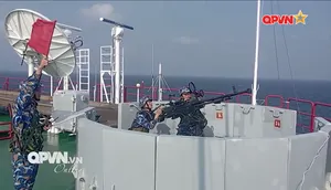 "Thép" giữa trùng khơi