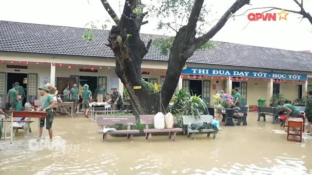 Dốc sức giúp đỡ đồng bào vùng lũ