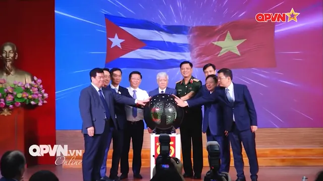 Vươn xa Việt Nam - Số 204 - TA - Việt Nam - Cuba: 65 năm nghĩa tình son sắt