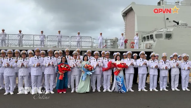 Trụ cột then chốt đố ngoại quốc phòng