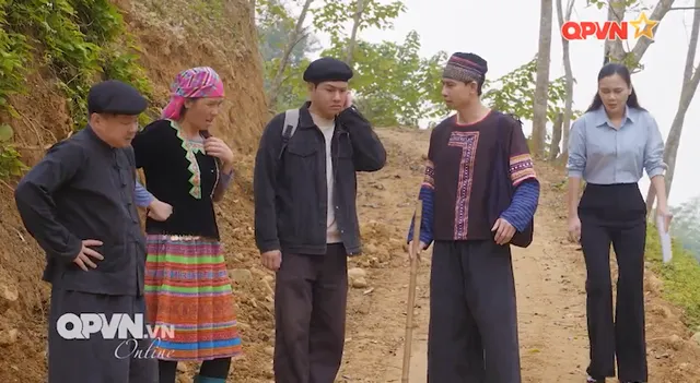 Tiểu phẩm - Trở về để dựng xây