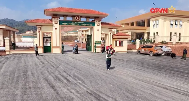 Hành trình của những món quà Tết