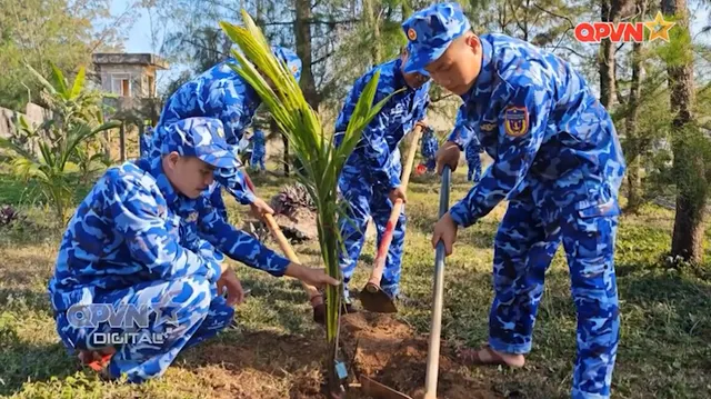 Rộn ràng Tết trồng cây