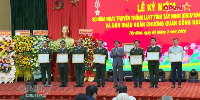 LLVT tỉnh Tây Ninh đón nhận huân chương quân công hạng ba