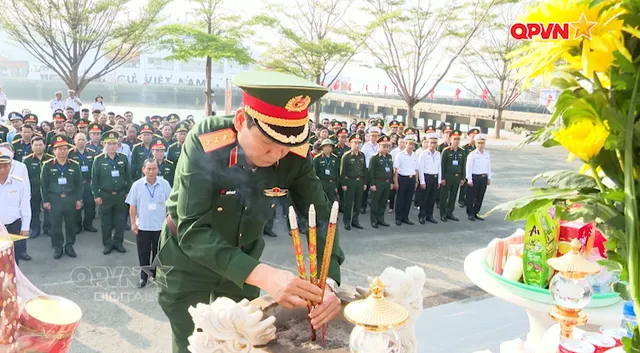 Thăm, kiểm tra, động viên quân và dân trên quần đảo Trường Sa