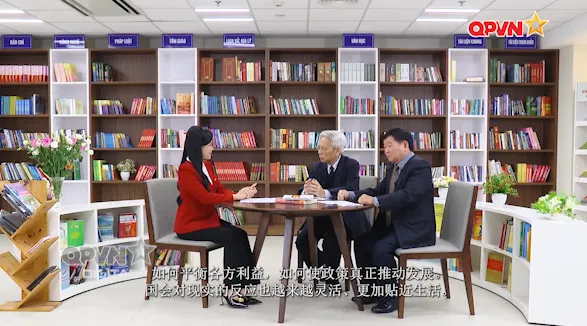 Vươn xa Việt Nam - Số 215 - TT - Quốc hội - Đổi mới tư duy, kiến tạo bền vững - Tập 1