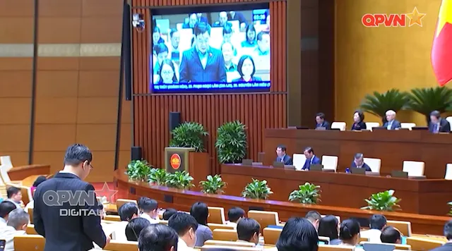 Vươn xa Việt Nam -Số 216 - TA - Quốc hội - Đổi mới tư duy, kiến tạo bền vững - Tập 2