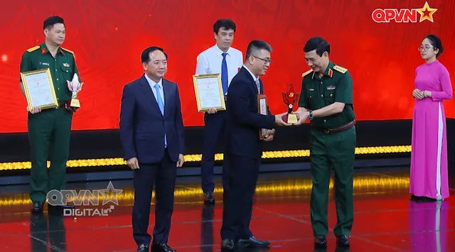 Tôn vinh những cây bút xuất sắc trong bảo vệ nền tảng tư tưởng của Đảng