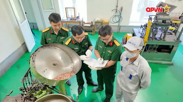 Khát vọng tự chủ của những người lính thợ
