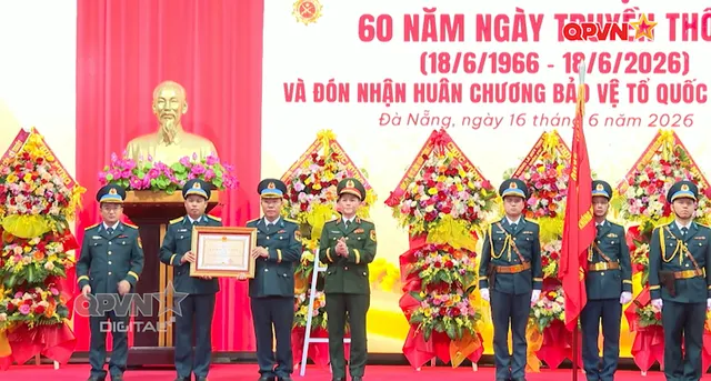 Nhà máy A32 đón nhận Huân chương Bảo vệ Tổ quốc hạng Nhất