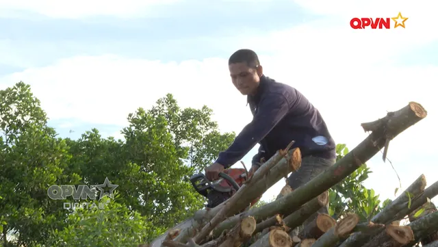 Đi qua những lặng im