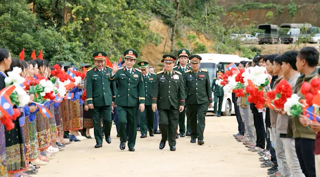 Nhân dân biên giới Việt Nam - Lào hưởng ứng giao lưu quốc phòng