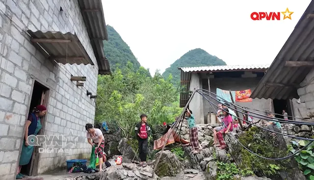 "Hồ treo" biên giới