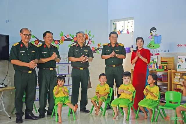 Những cô giáo “yêu nghề, mến trẻ” ở Binh đoàn 15
