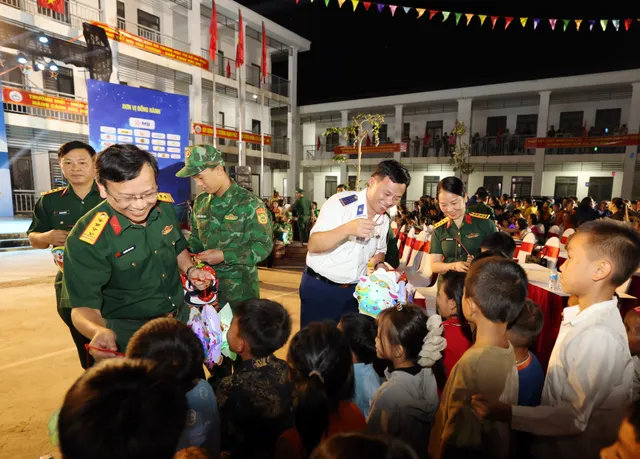 Trăng thu biên cương 2026: Sẻ chia hạnh phúc, thắp sáng tình yêu nơi biên cươngTổ quốc