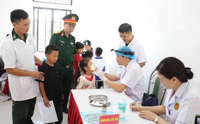 Phóng sự: Những viên thuốc nghĩa tình nơi biên giới (tác giả Ngọc Lâm)