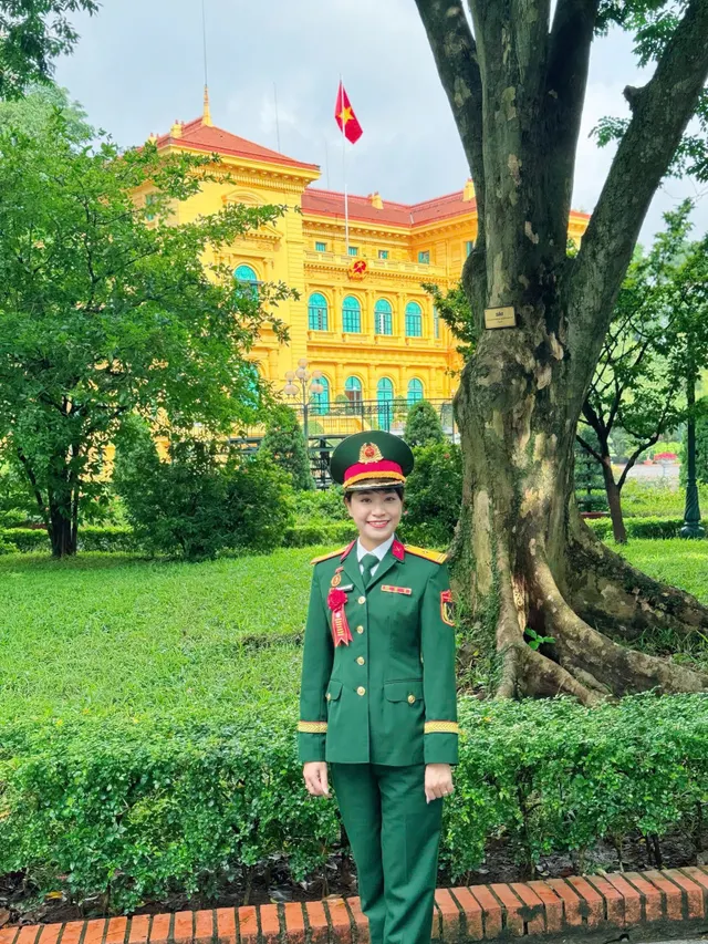 Phóng sự: Người cán bộ tận tụy, năng động trong công việc (tác giả Phạm An, Hệ 2, Học viện Chính trị)