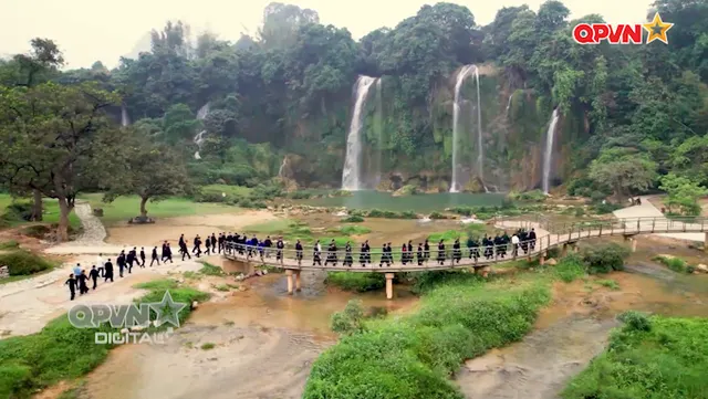 Khói hương giấu lửa rèn