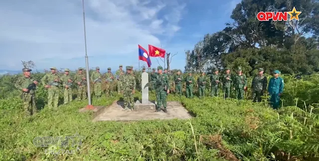 Cùng tuần tra bảo vệ biên giới Việt - Lào