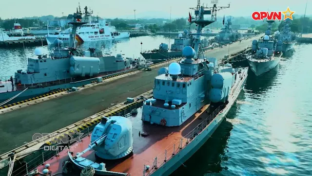 Sông thu vững vàng vươn ra biển lớn