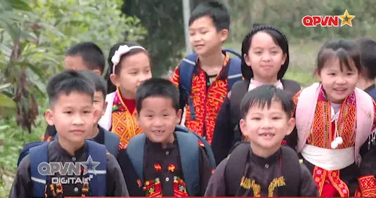 Khi bản làng thay nếp nghĩ