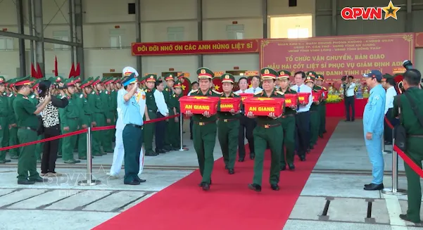 Vận chuyển hơn 8.000 mẫu sinh phẩm hài cốt liệt sĩ bằng máy bay quân sự từ Cần Thơ