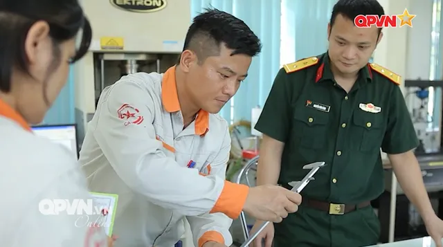 Phía sau đội hình "Thép"